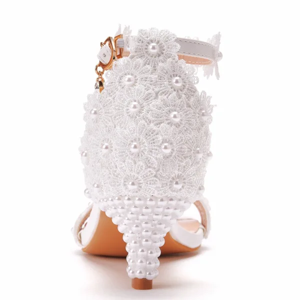 Charmant Weiß Brautschuhe 2021 Perle Spitze Blumen Knöchelriemen 5 cm Stilettos Peeptoes Hochzeit Hochhackige