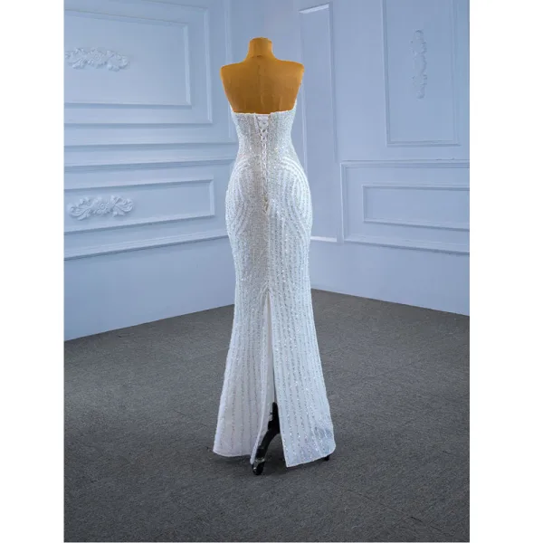 Luxus / Herrlich Weiß Perlenstickerei Strass Brautkleider / Hochzeitskleider 2021 Meerjungfrau Bandeau Ärmellos Rückenfreies Kapelle-Schleppe Hochzeit