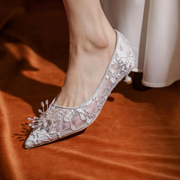 Elegant White Lace Flower Wedding Shoes 2021 3 cm Stiletto Heels Low Heel Pointed Toe Wedding Pumps