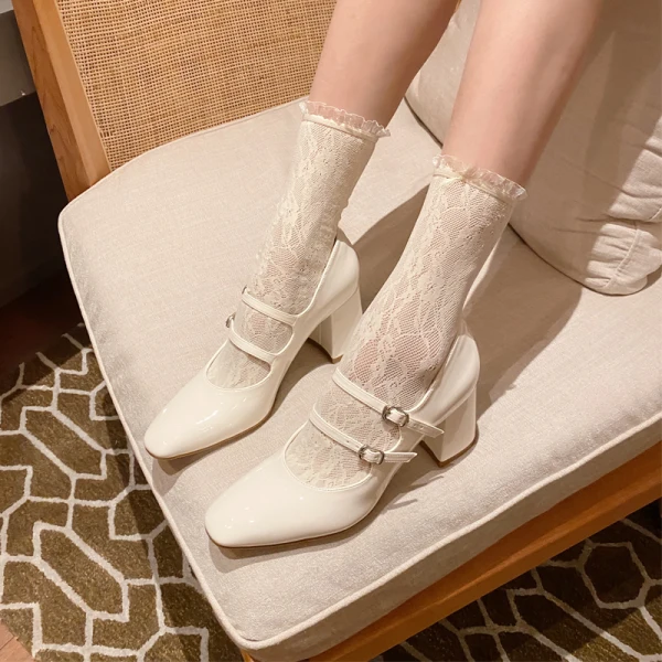 Vintage / Retro White Casual Leather Pumps 2022 6 cm Thick Heels Round Toe Pumps High Heels