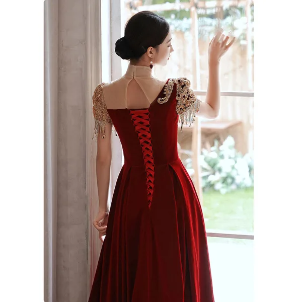 Chic / Beautiful Burgundy Suede Velour Evening Dresses 2022 A-Line / Princess High Neck Beading Pearl Rhinestone Short Sleeve Floor-Length / Long Evening Party Formal Dresses