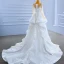 High End Weiß Perlenstickerei Spitze Blumen Fallende Rüsche Brautkleider / Hochzeitskleider 2022 Meerjungfrau Rundhalsausschnitt Lange Ärmel Hof-Schleppe Hochzeit