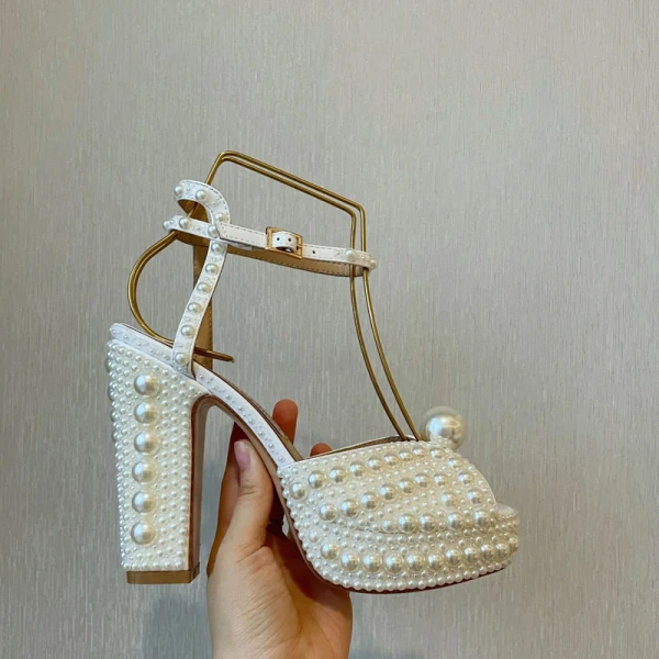 Étourdissant Sexy Ivoire Perle Chaussure De Mariée 2021 Bride Cheville Cuir 12 cm Talons Épais Peep Toes / Bout Ouvert Mariage Talons Hauts