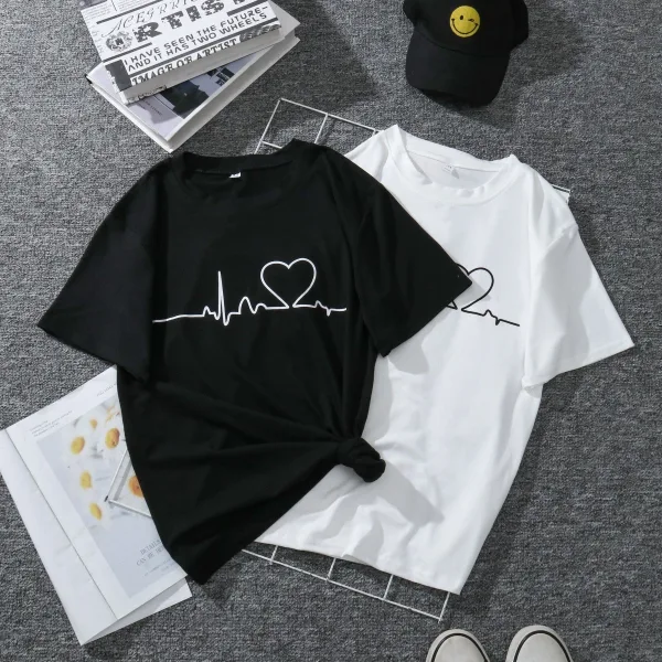 Désinvolte Été Ample Noire Forme de coeur T-Shirts 2021 Coton Encolure Dégagée Manches Courtes Hauts pour Femmes T-shirt