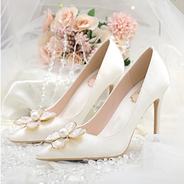 Élégant Ivoire Perle Fleur Chaussure De Mariée 2020 Satin 10 cm Talons Aiguilles À Bout Pointu Mariage Escarpins