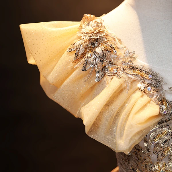 Sparkly Gold Sequins Prom Dresses 2021 Ball Gown V-Neck Lace Flower Rhinestone Ruffle Short Sleeve Backless Floor-Length / Long Prom Formal Dresses
