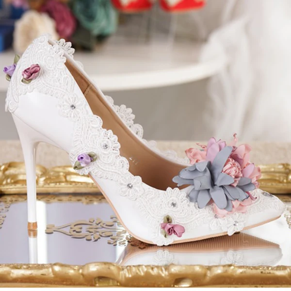 Élégant Ivoire En Dentelle Fleur Faux Diamant Chaussure De Mariée 2021 10 cm Talons Aiguilles À Bout Pointu Mariage Escarpins