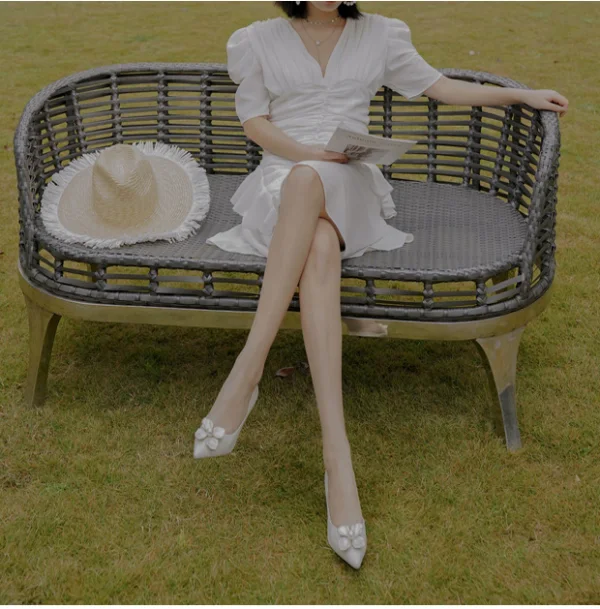 Elegant Ivory Pearl Wedding Shoes 2021 Leather Metal Flower 6 cm Stiletto Heels High Heels Pointed Toe Wedding Pumps