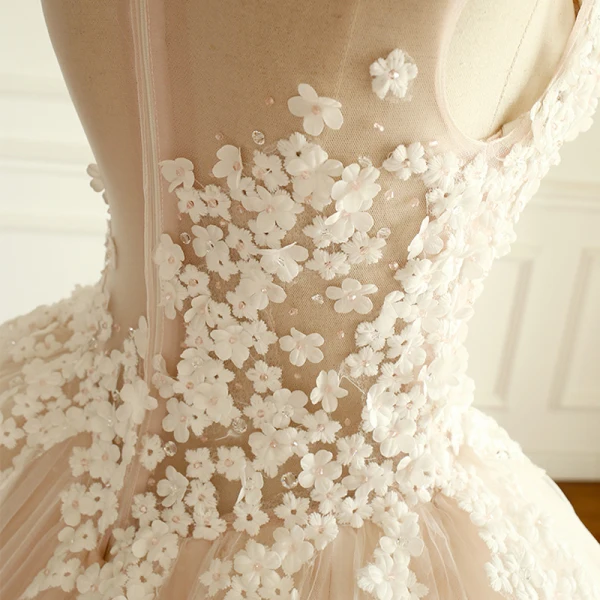 Élégant Champagne Gonflée Robe De Mariée 2018 Robe Boule Appliques V-Cou Sans Manches Cathedral Train Mariage