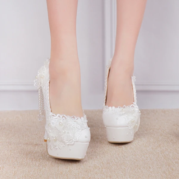 Charming Ivory Lace Flower Wedding Shoes 2021 Waterproof Pearl Tassel 15 cm Stiletto Heels Round Toe Wedding Pumps High Heels