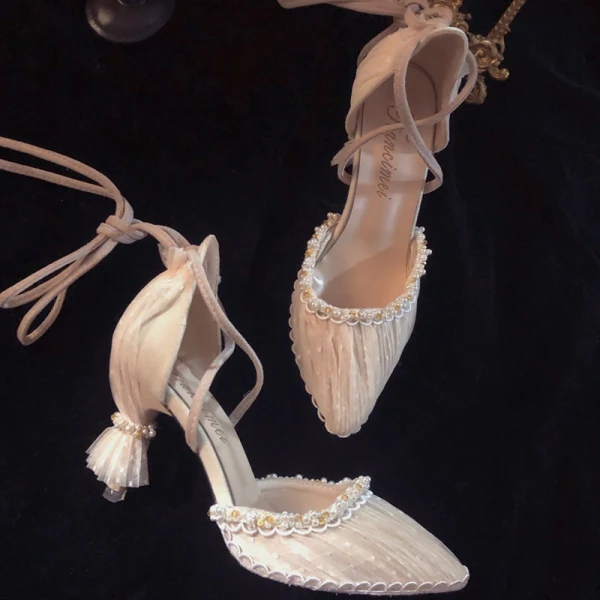 Élégant Beige Perle Volants Chaussure De Mariée 2021 X-Strap 7 cm Talons Aiguilles À Bout Pointu Mariage Talons Hauts