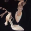Élégant Beige Perle Volants Chaussure De Mariée 2021 X-Strap 7 cm Talons Aiguilles À Bout Pointu Mariage Talons Hauts