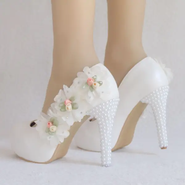 Elegant White Wedding Shoes 2018 Appliques Rhinestone 9 cm Stiletto Heels Round Toe Wedding Pumps