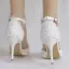 Charmant Blanche Chaussure De Mariée 2018 Faux Diamant Bride Cheville En Dentelle Perle Gland 9 cm Talons Aiguilles À Bout Pointu Mariage Talons Hauts