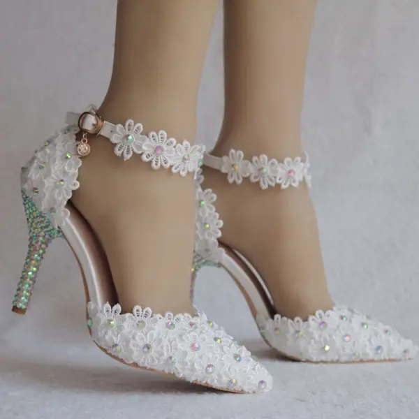 Charmant Weiß Brautschuhe 2018 Spitze Knöchelriemen Strass 9 cm Stilettos Spitzschuh Hochzeit Hochhackige