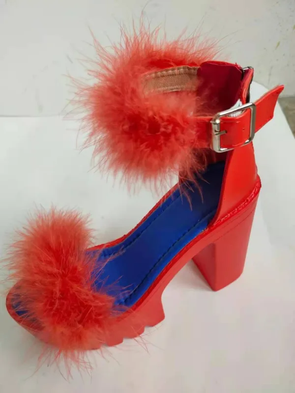 Unika Prisvärd Röd Casual Plysch Sandaler Dam 2021 Ankelband 11 cm Tjocka Klackar Peep Toe Sandaler Högklackade