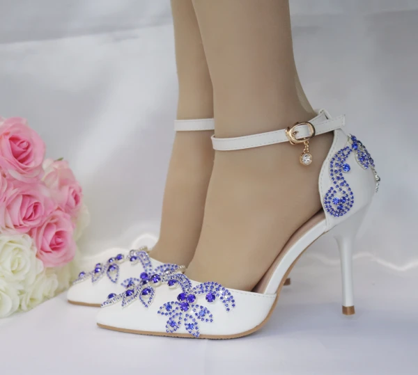 Schöne Weiß Brautschuhe 2018 Strass Knöchelriemen 9 cm Stilettos Spitzschuh Hochzeit Hochhackige