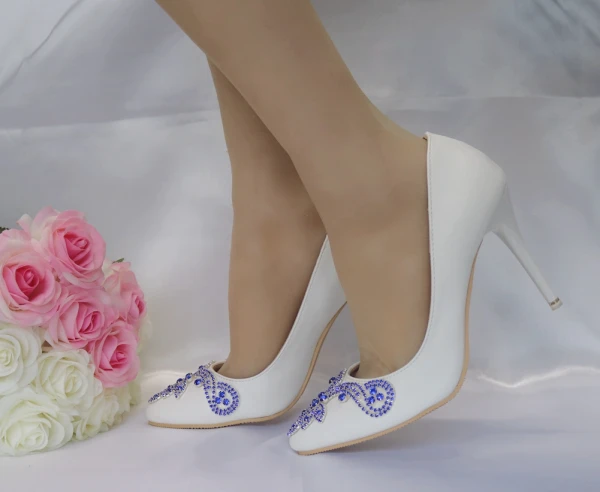 Snygga / Fina Vita Brudskor 2018 Rhinestone 9 cm Stilettklackar Spetsiga Bröllop Pumps