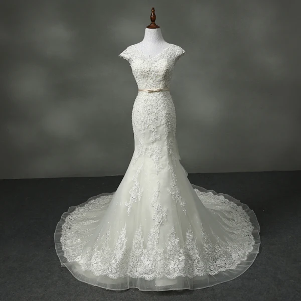 Schöne Mermaid Brautkleider 2017 V-Ausschnitt Applikationen Perlenstickerei Strass Schleife Stoffgürtel Rückenfreies Spitze Organza Ivory / Creme Kapelle-Schleppe
