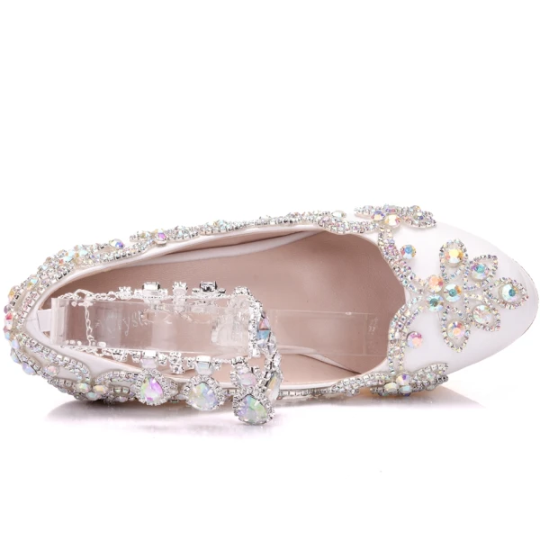 Glittrande Vita Brudskor 2018 Rhinestone Kristall Pande Zote Toe Bröllop Kilklackar Sandaler