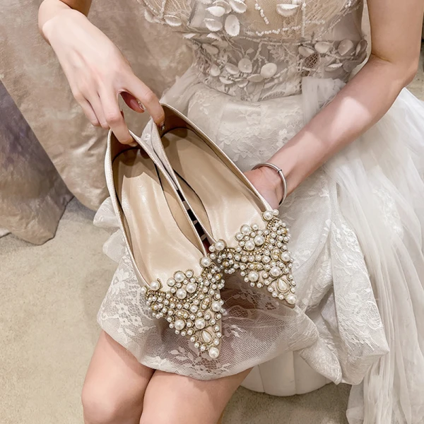 Elegant Champagne Pearl Rhinestone Satin Wedding Shoes 2021 Pointed Toe Flat Wedding Heels