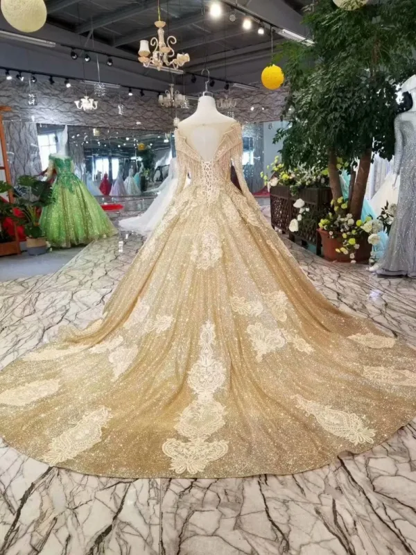 Luxe Doré Robe De Mariée 2019 Robe Boule Glitter Tulle Encolure Dégagée Perlage Cristal Gland En Dentelle Fleur Manches Longues Dos Nu Royal Train