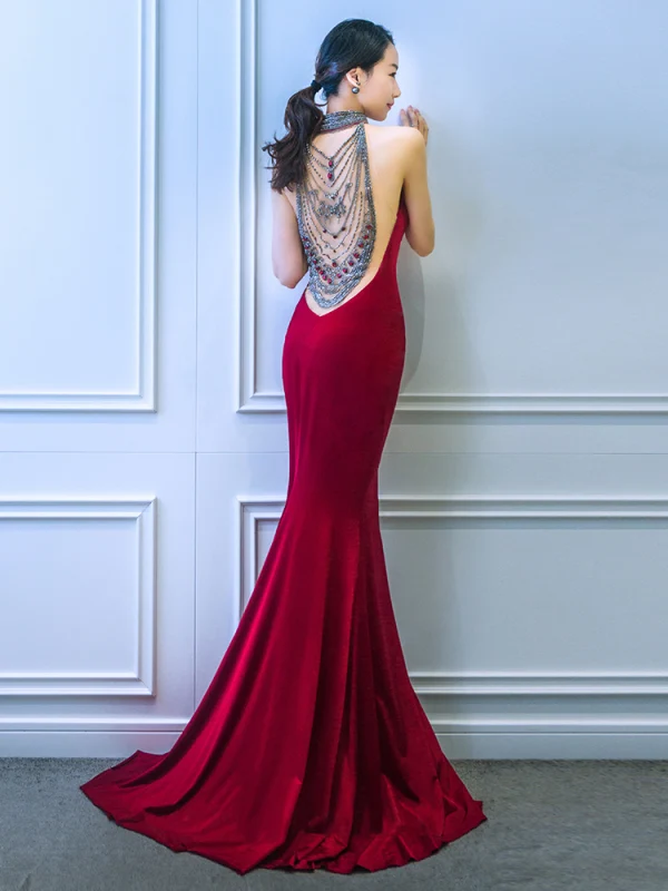 Sexy Einfarbig Rot Abendkleider 2019 Meerjungfrau Neckholder Wildleder Rückenfreies Handgefertigt Perlenstickerei Ärmellos Gespaltete Front Sweep / Pinsel Zug Festliche Kleider