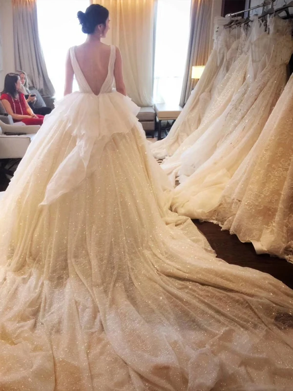 Luxus / Herrlich Champagner Glanz Brautkleider / Hochzeitskleider 2019 A Linie Durchsichtige Tiefer V-Ausschnitt Ärmellos Rückenfreies Fallende Rüsche