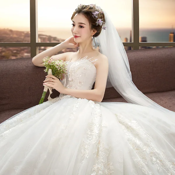 Edles Ivory / Creme Brautkleider / Hochzeitskleider 2019 A Linie Perlenstickerei Perle Pailletten Spitze Blumen Ärmellos Rückenfreies Königliche Schleppe