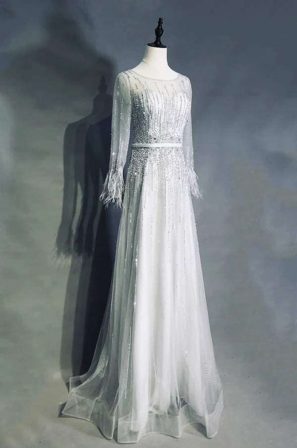 Haut de Gamme Champagne Robe De Soirée 2019 Princesse Encolure Dégagée Fait main Perlage Faux Diamant Ceinture Manches Longues Plumes Longue Robe De Ceremonie