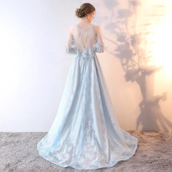 Schöne Himmelblau Abendkleider 2019 A Linie Rundhalsausschnitt Pailletten Strass Spitze Blumen 1/2 Ärmel Rückenfreies Sweep / Pinsel Zug Festliche Kleider