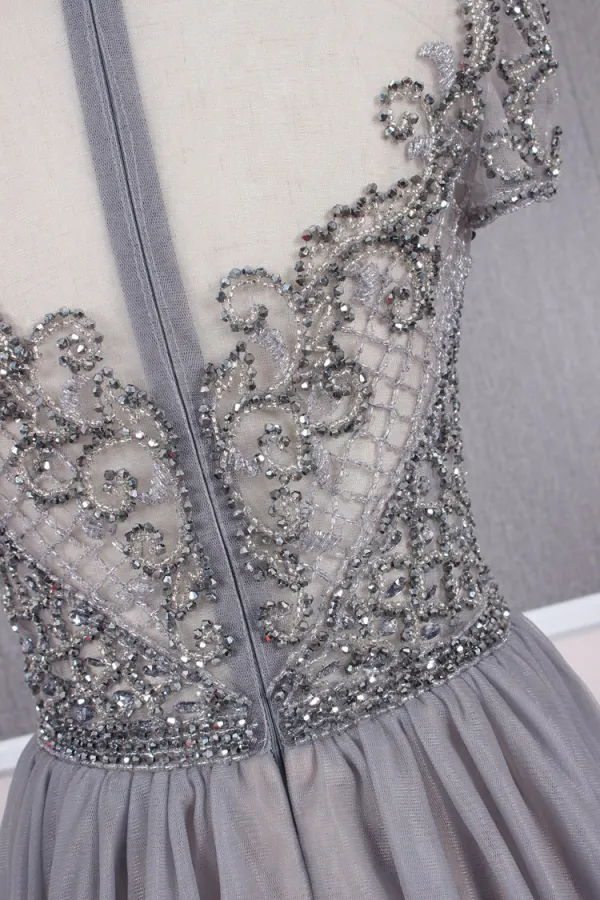 High End Grau Abendkleider 2019 A Linie Rundhalsausschnitt Handgefertigt Perlenstickerei Kristall Strass Kurze Ärmel Sweep / Pinsel Zug Festliche Kleider