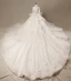 Moderne / Mode Volants en Cascade Robe De Mariée 2018 Robe Boule En Dentelle Appliques Brodé Encolure Dégagée Dos Nu 3/4 Manches Royal Train Mariage
