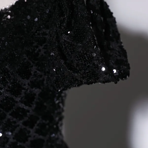 Schöne Schwarz Pailletten Satin Ballkleider 2023 A Linie Eckiger Ausschnitt Kurze Ärmel Rückenfreies Lange Ball Festliche Kleider