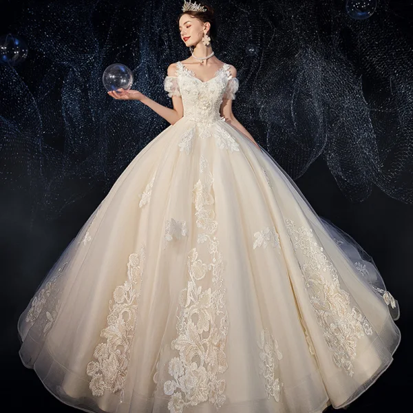 Luxe Champagne Robe De Mariée 2020 Princesse Encolure Carrée En Dentelle Fleur Appliques Faux Diamant Perle Sans Manches Dos Nu Royal Train