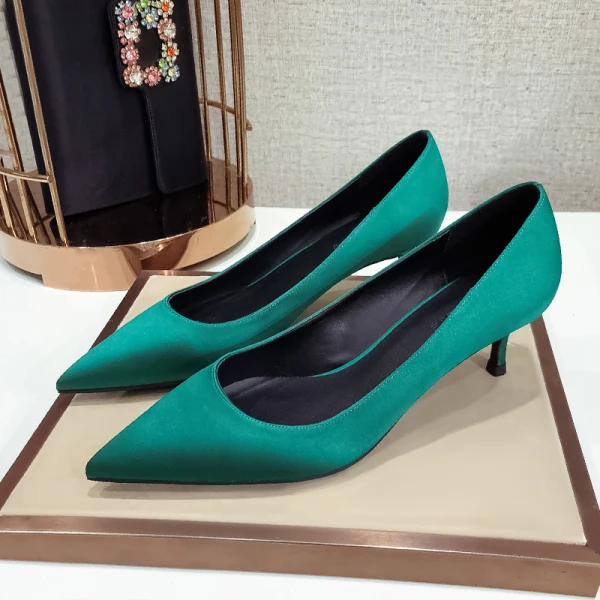 Simple Champagne Talon Bas Demoiselle D'honneur Escarpins 2020 Satin 5 cm / 2 inch Talons Aiguilles À Bout Pointu Escarpins