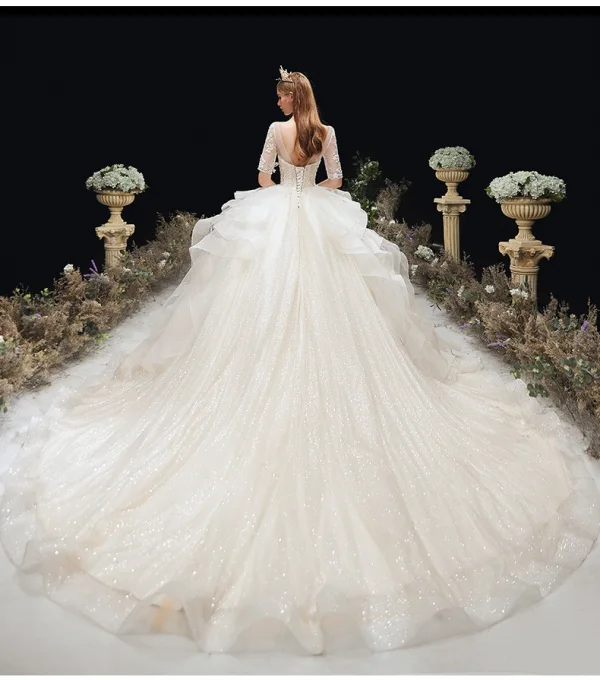 Charmant Ivoire Glitter Volants en Cascade Robe De Mariée 2020 Robe Boule Encolure Dégagée Perlage En Dentelle Fleur 1/2 Manches Dos Nu Cathedral Train