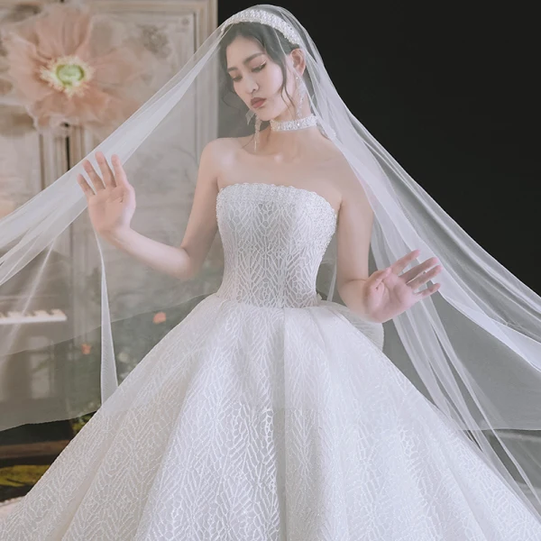 Simple Haut de Gamme Blanche Glitter Robe De Mariée 2021 Robe Boule Encolure Dégagée Manches Courtes Dos Nu Noeud Royal Train Mariage