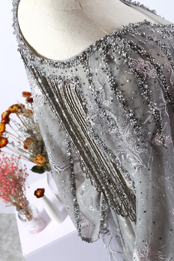 Luxe Gris Fait main Perlage Robe De Soirée 2020 Princesse Col v profond Cristal Faux Diamant En Dentelle Fleur Manches Longues Train De Balayage Robe De Ceremonie