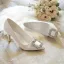 Sjarmerende Elfenben Brudesko 2020 Satin Rhinestone 9 cm Stiletthæler Spisse Bryllup Pumps