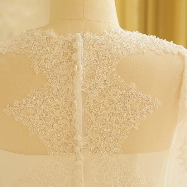 Schöne Weiß Brautkleider 2017 A Linie Lange Ärmel Spitze V-Ausschnitt Applikationen Rückenfreies Perlenstickerei Pailletten Hochzeit