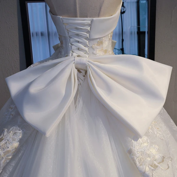 Luxe Blanche Cathedral Train Mariage 2018 Bretelles croisées Lacer Tulle Dos Nu Perlage Brodé Robe Boule Robe De Mariée