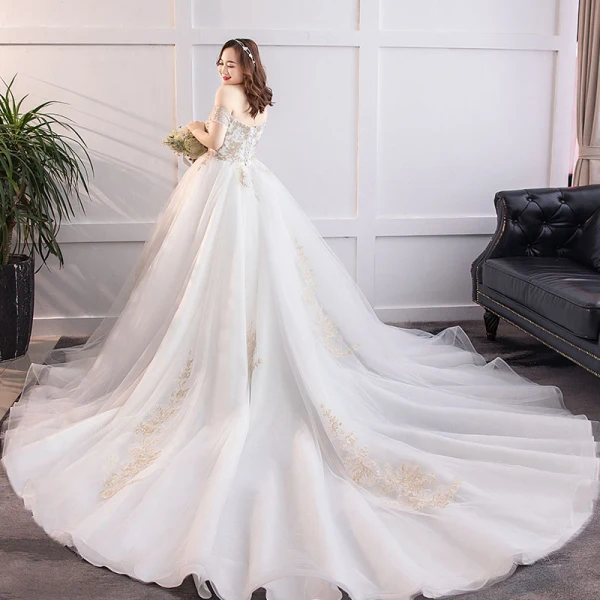 Glamourös Weiß Ballkleid Übergröße Brautkleider / Hochzeitskleider 2019 Spitze Tülle Applikationen Rückenfreies Bandeau Kapelle-Schleppe Hochzeit