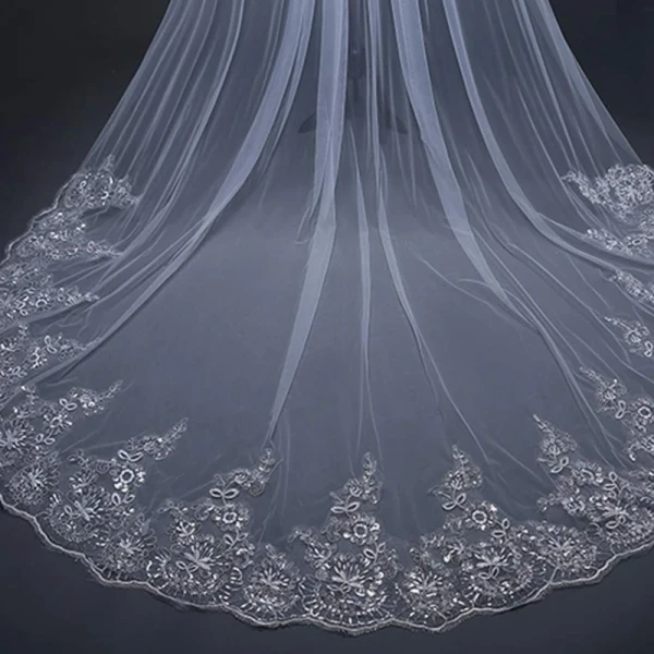 Affordable White Royal Train Wedding Tulle Lace Appliques Wedding Veils 2018