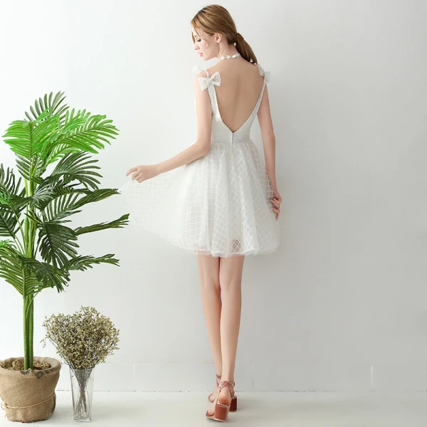 Sparkly White Graduation Dresses 2018 A-Line / Princess Tulle V-Neck Striped Backless Homecoming Formal Dresses