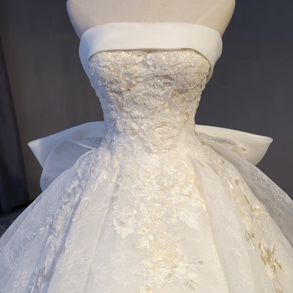 Luxe Blanche Cathedral Train Mariage 2018 Bretelles croisées Lacer Tulle Dos Nu Perlage Brodé Robe Boule Robe De Mariée