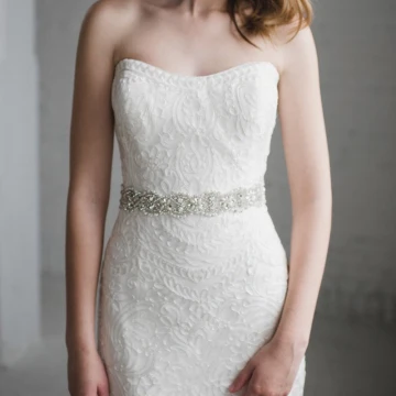 Modern Ivoor Huwelijk Sjerp 2020 Satijn Metaal Kralen Kristal Parel Rhinestone Bruids Gala Accessoires