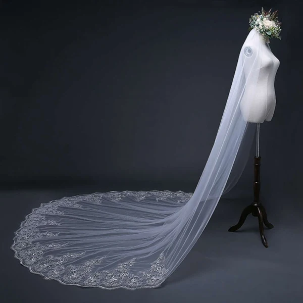 Affordable White Royal Train Wedding Tulle Lace Appliques Wedding Veils 2018