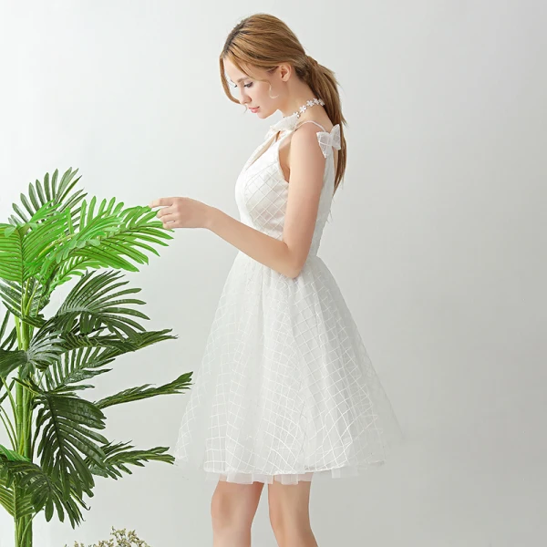 Sparkly White Graduation Dresses 2018 A-Line / Princess Tulle V-Neck Striped Backless Homecoming Formal Dresses