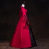 Vintage / Originale Médiévale Gothique Rouge Noire Robe Boule Robe De Bal 2021 Encolure Carrée Manches Longues Longue Dentelle Satin Cosplay Promo Robe De Ceremonie